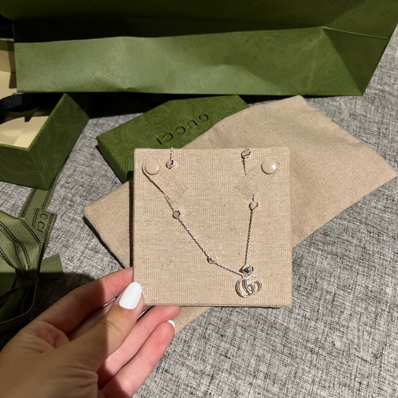Gucci Mother of Pearl Necklace - Picture 1 of 4